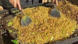 japanese street food - cheap 400¥ yakisoba   安い焼きたて焼きそば