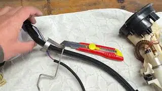 Replacing fuel level sensor on motorcycle BMW R1200GS Adv