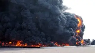 Libya oil storage tanks set on fire during IS assault