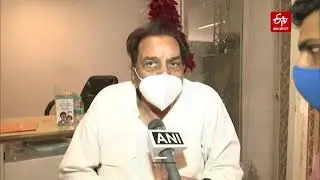 Dilip Kumar passes away: SRK consoles distressed Saira Banu | ETV Bharat