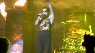 Avenged Sevenfold @ Glasgow SECC - Almost Easy with Syn's broken guitar