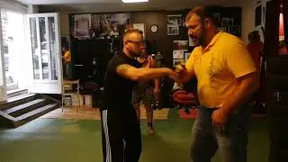 Guro Peter #11Mester Knife manipulation
