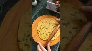 🌿 Palak Mathri Recipe | #Crispy Spinach #Snack | पालक मठरी in 10 Min #shorts #food #indianstreetfood