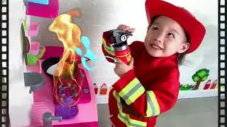 Pretend Fire Fighter By HaloMantou-小馒头充当起小消防员救火