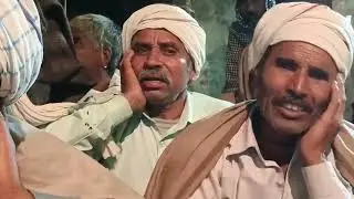 गायक देवनारायण जी हनुमान चुराडा मदन सीग ने परवाना देते हुए देव का 