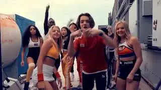 Now United - The Billion View Mashup (V&iacute;deo Oficial) DJ Earworm(Now United falando todos os pa&iacute;ses)
