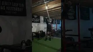 Workout with me - 200 curls, 200 frog kicks (10 x 20 curls, 10 x 20 frog kicks 30 seconds break)