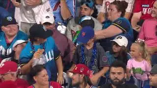 Should the Phillies fan have given the ball to the Mets kid or thrown it back?