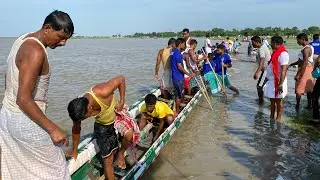 BOAT RACE in BRAHMAPUTRA RIVER 😱 | Assam Boat Race 😱