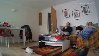 🔴 24/7 LIVE: Italian Couple in London - Real Life [LIVING ROOM 🛋️] - MiGIPepeVibes - Cam 1