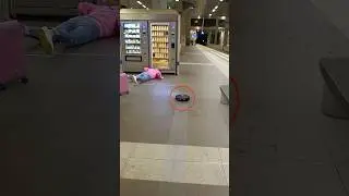 Этот робот-уборщик спас её вещи! 👏❤️