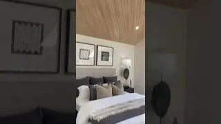 Raked ceiling 挑高主臥空間，明亮寬敞，天花板用仿木貼皮，輕鋼材質，做出小木屋質感 🏠 #澳洲房產 #australiahouse #布里斯本 #interiordesign