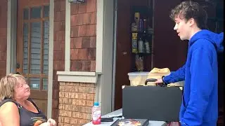 Negotiating a garage sale￼