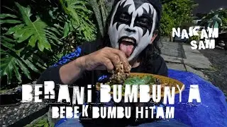 nakamsam bebek bumbu hitam medhok, berani bumbunya harga cuma 15 ribu.