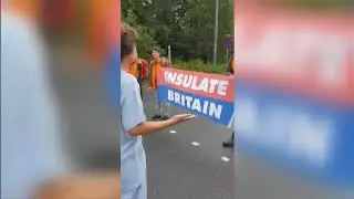 'Insulate Britain' protesters block M25 motorway again (UK) - ITV News - 15th September 2021