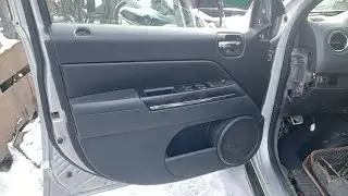Снимаю Карту вод. Двери Jeep Compass МК 2006-2017 год.  В чём секрет ?
