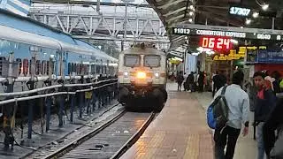 Basava express arriving at #solapurrailwaystation  with marathi announcement #wap7 #indianrailways