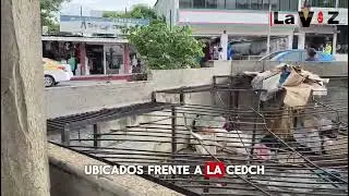 Basura en explanada de Catedral en Tuxtla