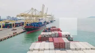 Ship manoeuvring in port MV Navios Amarillo.