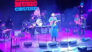 Wendy Newcomer performs &ldquo;Crazy&rdquo;