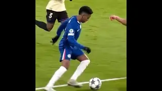 The Amazing skills of Chelsea's Est&ecirc;v&atilde;o Willian Almeida de Oliveira Gon&ccedil;alves Volume 1 of 3