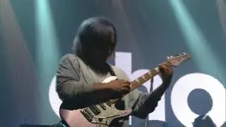 chon performs pitch dark but stuck on that one part