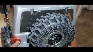 CLUB 5 RACING roof rack on my SCX6 1st generation  I never ran it outside only in the house. 😵&zwj;💫