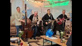 Wunderbare Antritt Band Blue Moon Howlers mit charismatische Musiker 10 Januar 2025 in D&uuml;sseldorf.