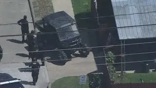 2 suspects on the run, 1 in custody following chase with deputies