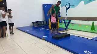 Dani e Manu fazem sua primeira aula de Ginástica Artística!! Será se elas gostaram ?