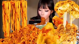 Xinjiang-style fried rice noodles with grilled cheese sticks are incredibly satisfying!!