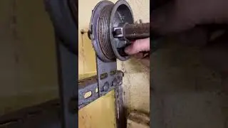 Сломанный трос подъема секционных гаражных ворот (порвался)