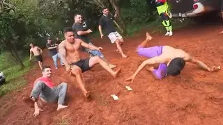 O VÍDEO MAIS ENGRAÇADO DO ACAMPAMENTO 🏕️ !! * corrida na lama * 😂😂😂😂