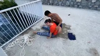Firefighters rescue drowning woman in Hainan, China
