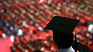 Chinese Hedge Funds Offer Graduates Up to $300,000