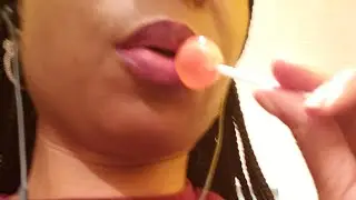 ASMR|Licking a lollipop while cracking gum🍭🍭🍭