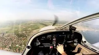 Volo con stallo sul lago con fonia