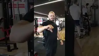 Pare de machucar seus ombros! O erro que acaba com seu treino!