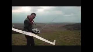 Aile volante radiocommand&eacute;e, lanc&eacute;s de vol de pente