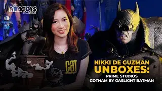 Newsflash: Batman fangirl unboxes for the first time