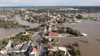 LUBUSKIE z DRONA: Krosno Odrzańskie broni się przed kulminacyjna falą powodziową 🌊 na rzece Odrze.
