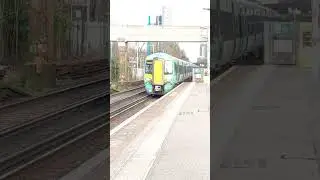 Ex Great Northern 387s Crossover With Southern 377s At South Croydon! | #Class387 #Class377 #Trains