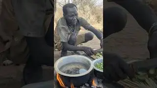 local food for indigenous tribe#hadzabetribe #africa #bushlife #traditionalfood
