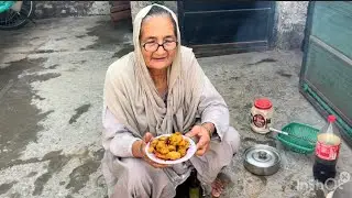 Today Aunty made spinach pakoras (Desi home cooking)