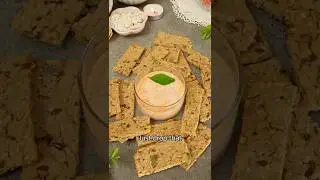 Baked Poha Chips 🌿 Crispy Poha and Besan crackers 🌿 Recipe in pinned comments 👇🏻