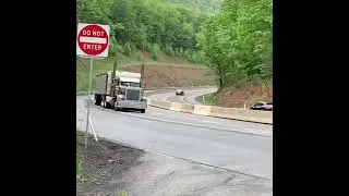 CAT straight pipe Jake Brake down 7 mountains, Central PA. #trucking #peterbilt #diesel