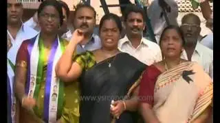 Vijayawada :YSRCP leaders protest in support for MLA Roja in suspension issue - 19th Mar 2016