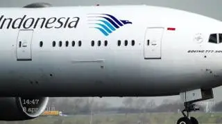 Garuda indonesia PK-GID Boeing 777-300ER from London Gatwick  at Schiphol Airport 8-4-15