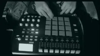 making a beat on the Akai Mpd 32 Supa Orland
