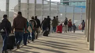 Court allows asylum-seekers to wait in Mexico